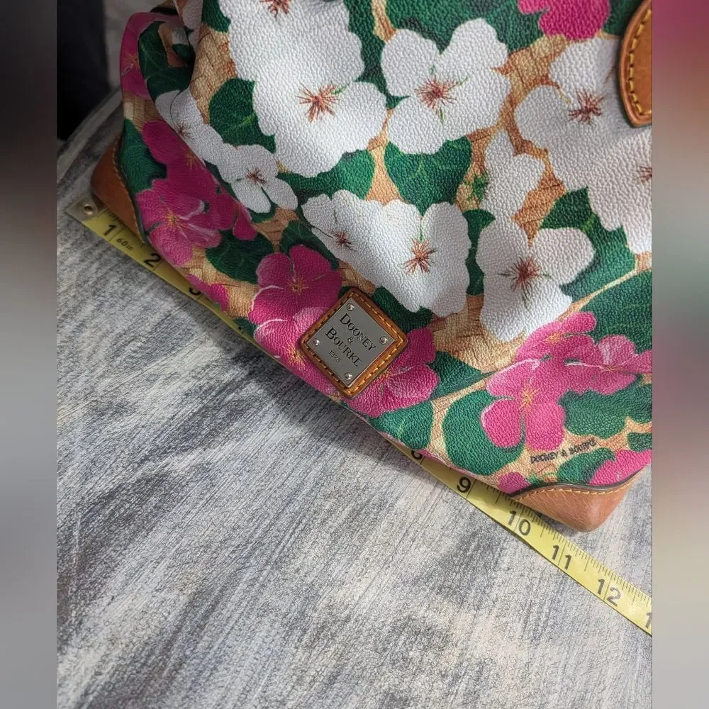 Dooney & Bourke exterior excellent